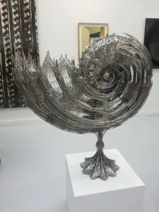 Wim DELVOYE "Nautilus Penta (scale model 1/3.5)", 2013 Acier inoxydable découpé au laser; 102 x 97 x 42 cm. Galerie Perrotin