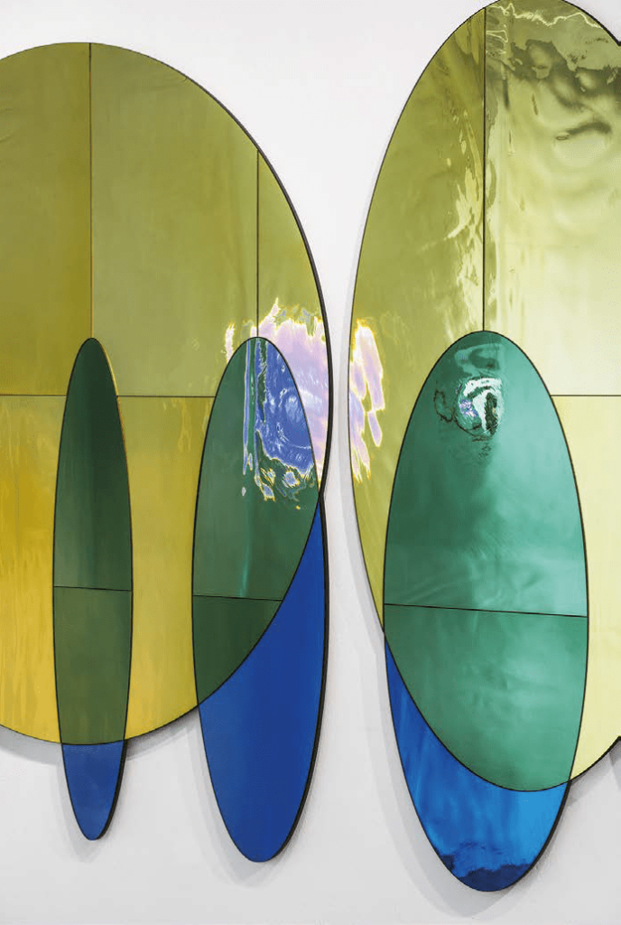 The meeting of times 2018 Verre coloré argenté (bleu jaune vert) aluminium 145x350x35cm