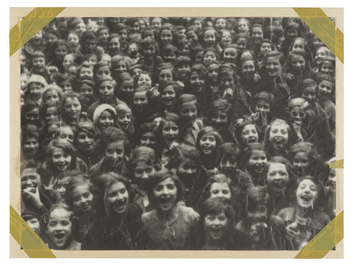 Die Jüdische Schule 
(Berlin 1939), 1992 Photograpvure en noir sur papier calque froissé et collage, 60x80cm MCBA
©Photo : MCBA, Lausanne
