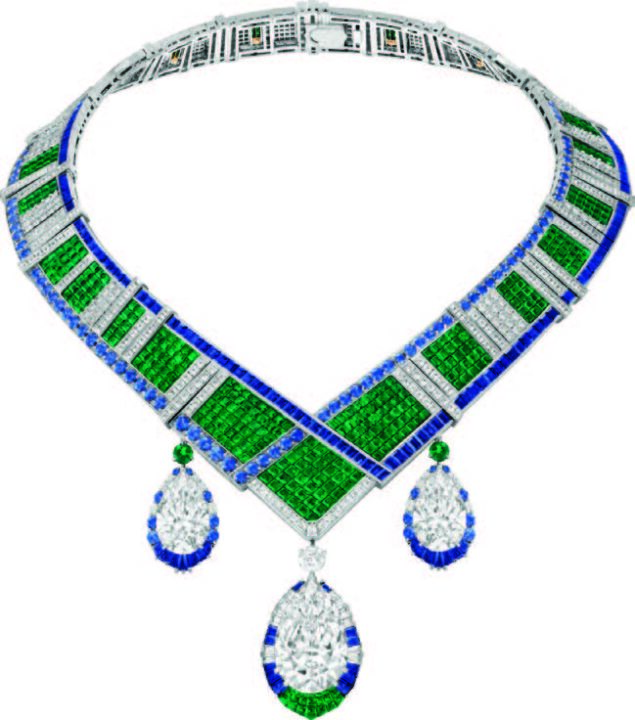 Collier Chevron Mystérieux
avec pendants détachables, or
blanc, or rose, 3 diamants DFL
Type 2A poire de 31,24, 12,18
et 12,07 carats, un diamant DFL
Type 2A rond de 1,08 carats, Serti
Mystérieux Traditionnel émeraudes,
émeraudes, saphirs, diamants.
© Van Cleef & Arpels SA - 2021