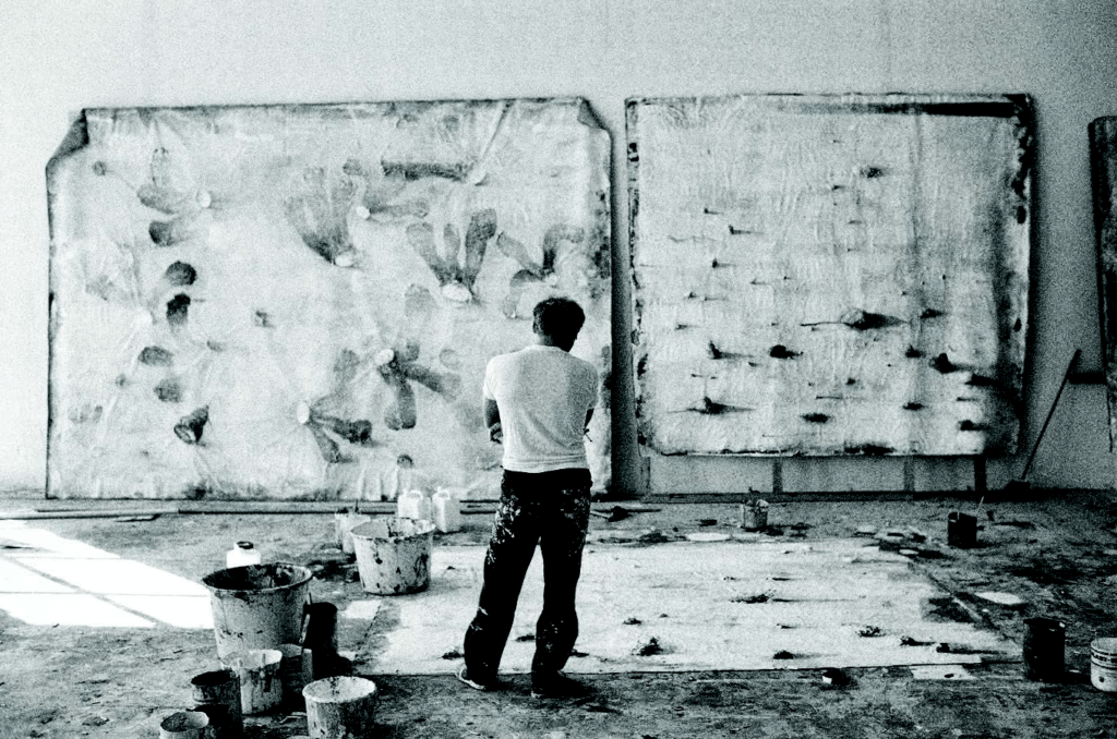 Miquel Barceló dans son atelier à Majorque, 1991 Courtesy Jean-Marie del Moral