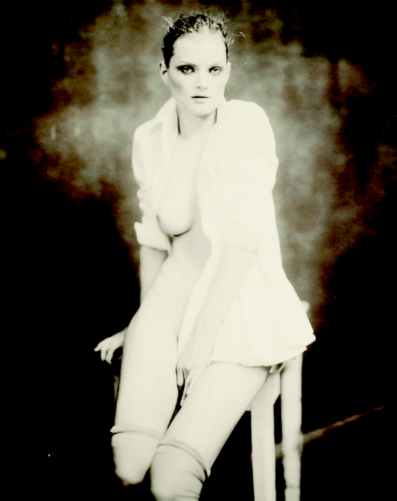 Guinevere van Seenus, Yohji Yamamoto PE 2005, Paris, 2004 Tirage pigmentaire sur papier baryté © Paolo Roversi