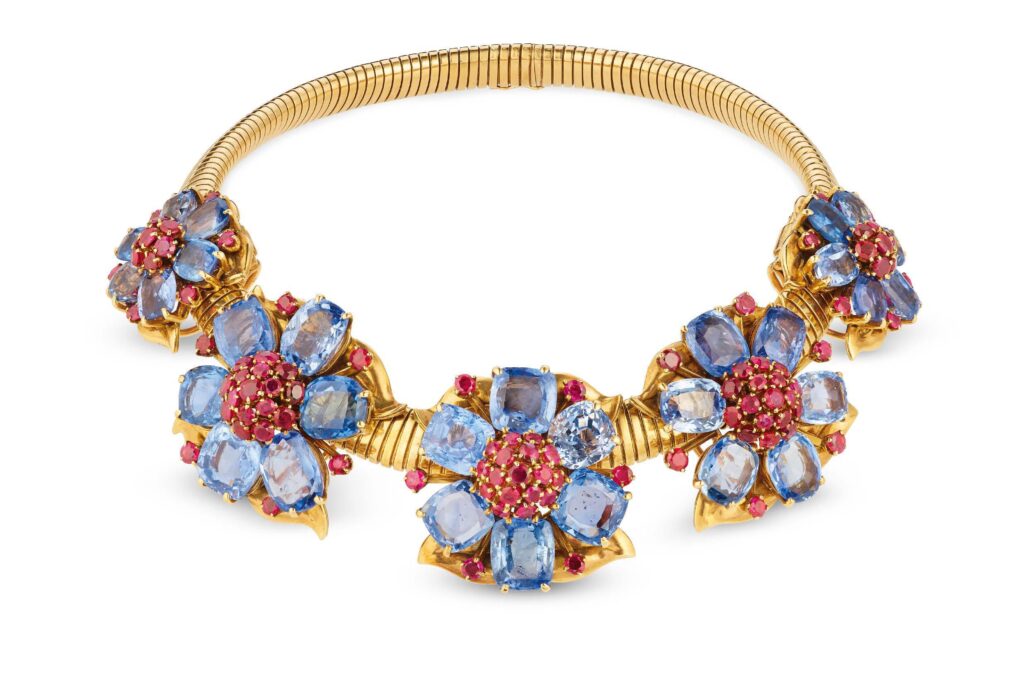 Collier, 1940
Clips détachables
Or jaune, rubis, saphirs
Collection Van Cleef & Arpels
© Van Cleef & Arpels