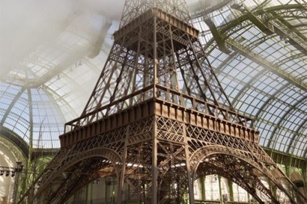 03_CHANEL_COLLECTION_HC_AH_2017_18_CHANEL_TOWER_OLIVIER_SAILLANT_HD