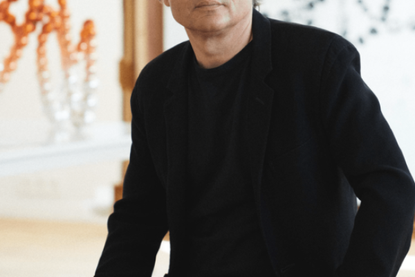 Jean-Michel Othoniel qu’ils ont eu deux enfants uniques… © Photo Valentin Hennequin pour Christian Dior parfums