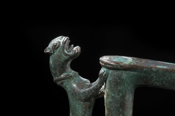 Hache à décor d’un lion. Luristan, VIIe - VIIIe siècle avant J.C.
Estimation 1000 CHF